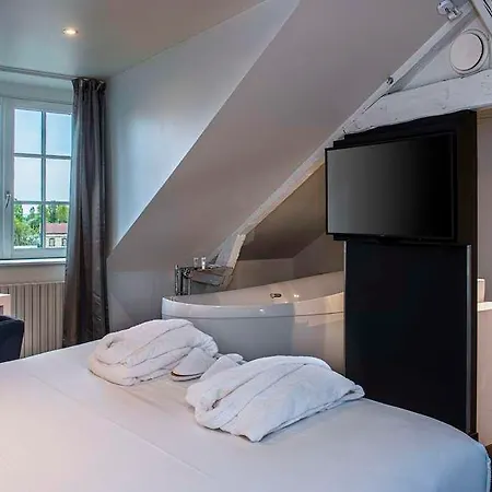 호텔 Western Le Cheval Blanc -vue Sur Le Port-plein Centre 3*