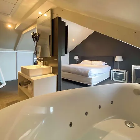 Western Le Cheval Blanc -vue Sur Le Port-plein Centre 3*