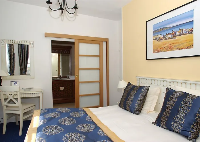 Western Le Cheval Blanc -vue Sur Le Port-plein Centre 3*