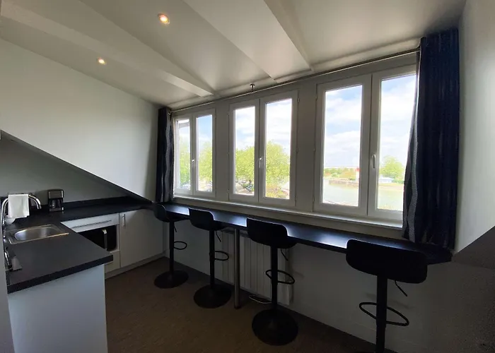 Western Le Cheval Blanc -vue Sur Le Port-plein Centre