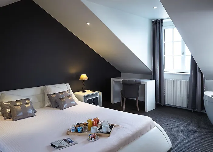 Western Le Cheval Blanc -vue Sur Le Port-plein Centre