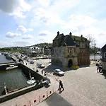 Western Le Cheval Blanc -vue Sur Le Port-plein Centre
