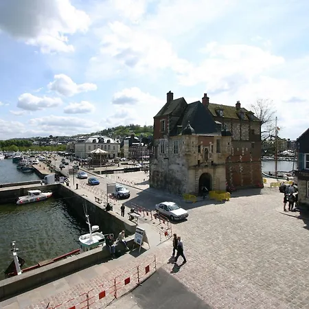 Western Le Cheval Blanc -vue Sur Le Port-plein Centre