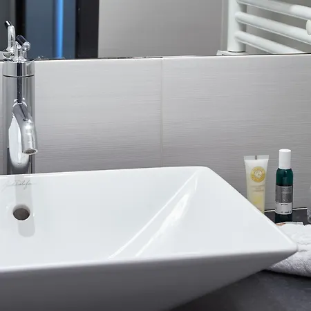 Western Le Cheval Blanc -centre- Vieux Port 3*