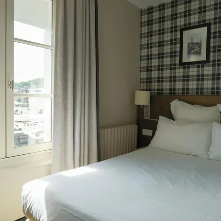 Western Le Cheval Blanc -vue Sur Le Port-plein Centre Готель 3*
