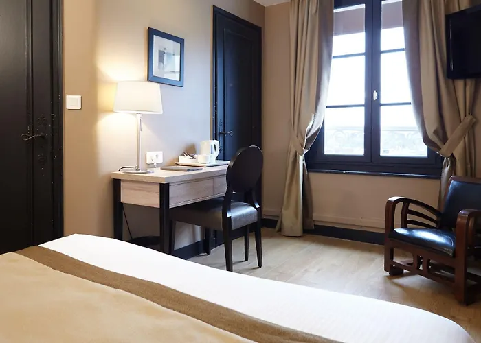 מלון Western Le Cheval Blanc -vue Sur Le Port-plein Centre 3*