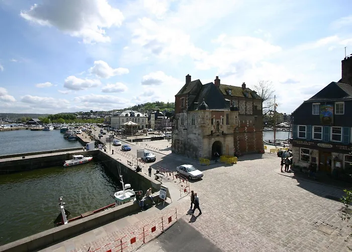 Western Le Cheval Blanc -vue Sur Le Port-plein Centre