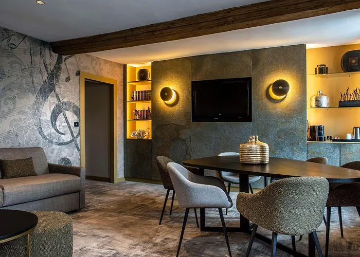 Western Le Cheval Blanc -vue Sur Le Port-plein Centre