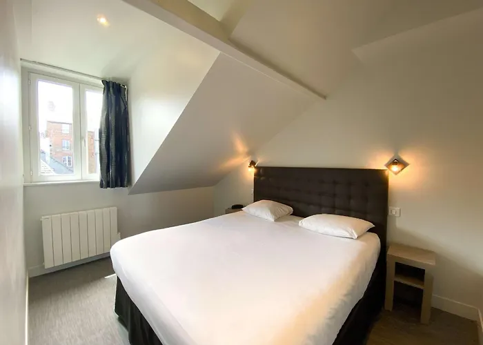 Western Le Cheval Blanc -vue Sur Le Port-plein Centre 3*