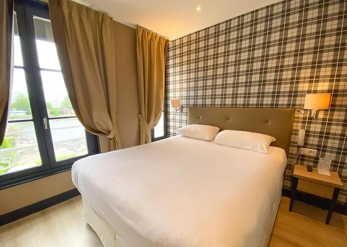 Western Le Cheval Blanc -vue Sur Le Port-plein Centre Otel