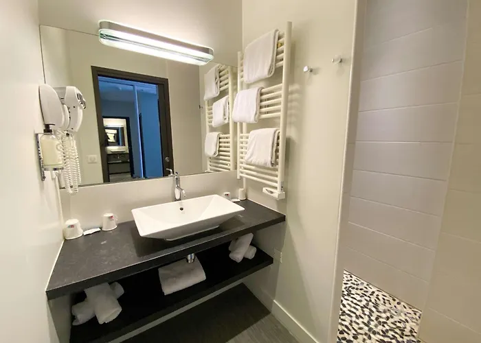 Western Le Cheval Blanc -vue Sur Le Port-plein Centre Otel