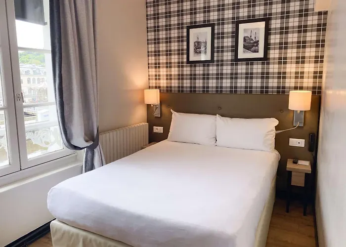 Western Le Cheval Blanc -vue Sur Le Port-plein Centre